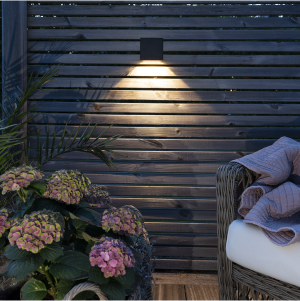 Solcellsvägglyka Wally Cube